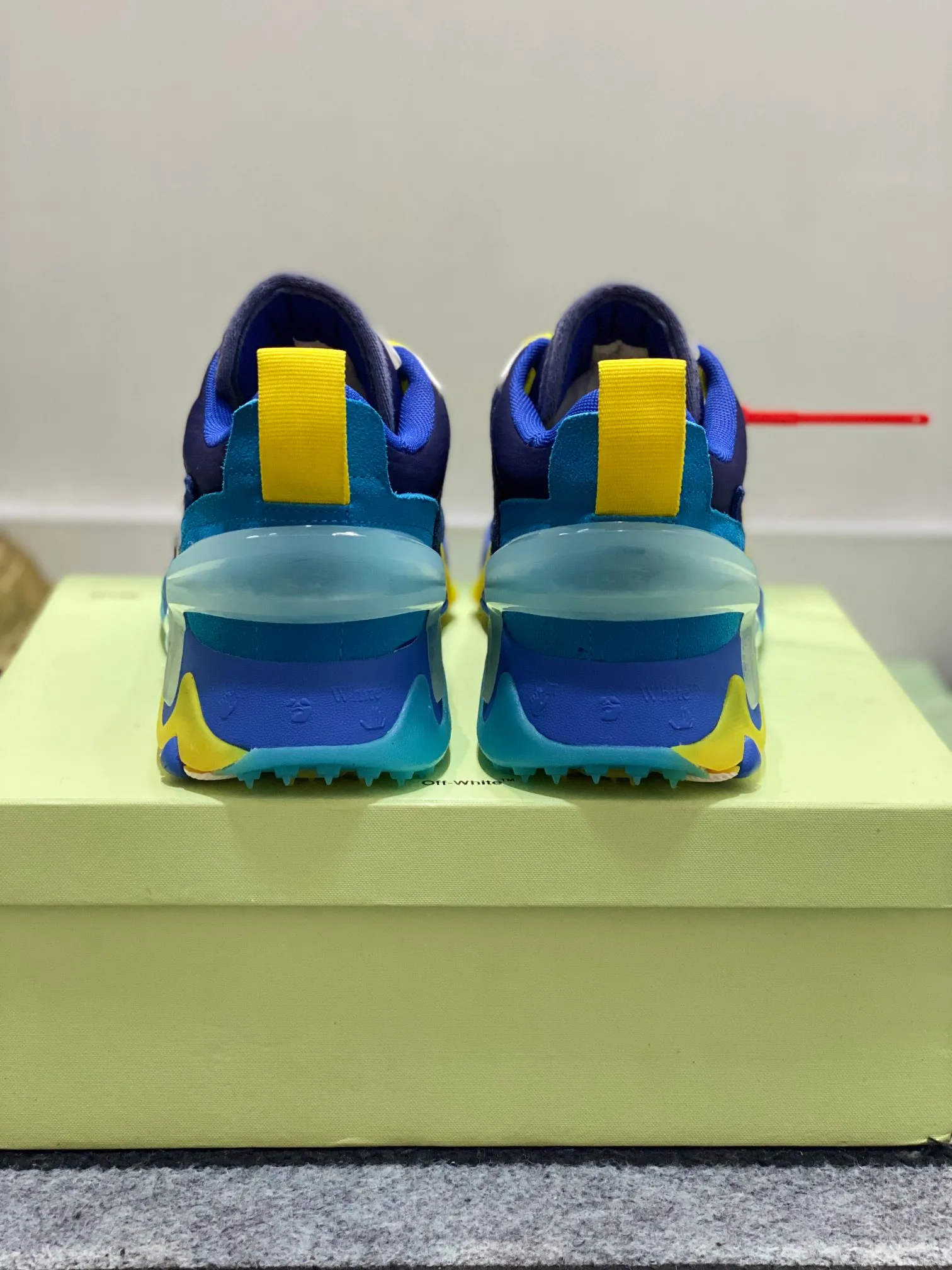 Men's shoes 💰640🌼【New】High-end boutique-OFF-WHITE x Air Jordan】1 The joint shoe design has been highly concerned by everyone. The new shoes are shown in the popular Chicago bull white and yellow LOGO color scheme. The shoe body is made of cowhide stitching and other materials. In addition to the X hidden on the inside of the leather, the oversized Swoosh, OFF-WHITE for Nike, and Air Jordan 1Birth information and the word AIR are displayed on both sides of the shoe, and OFF-WHITE's iconic details can be seen on the TPU sole and insole. You can choose a pair if you like the style. Size: 38-45 (45 customized